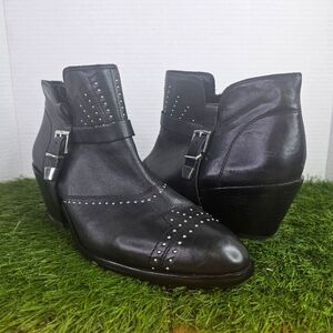 Vince Camuto Dorintina booties